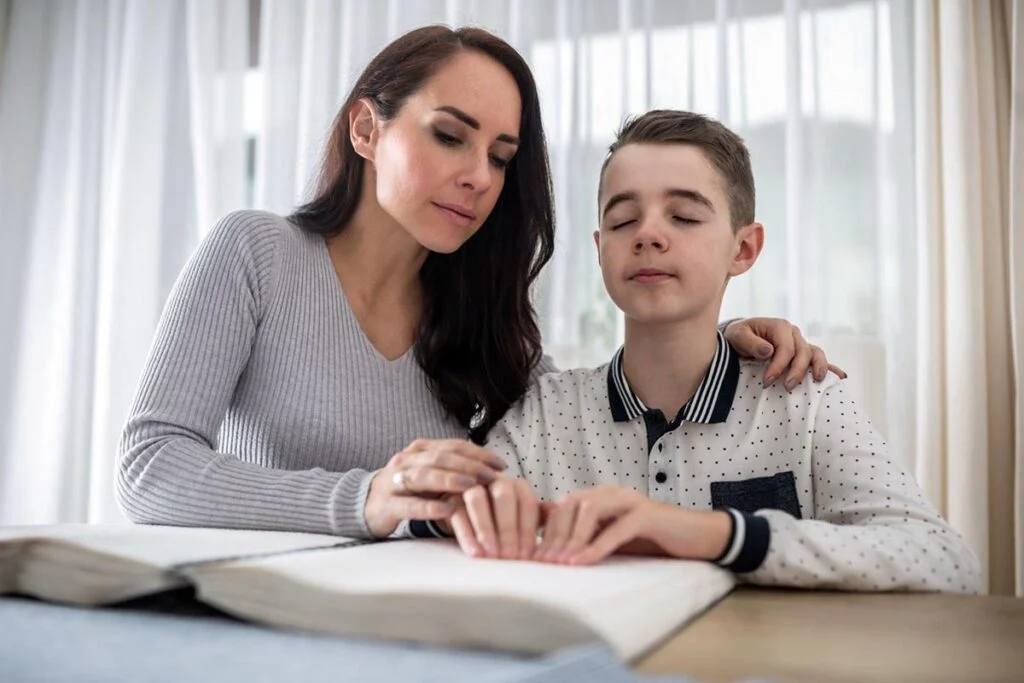 10 Strategi Komunikasi Efektif dengan Penyandang Disabilitas Sensorik
